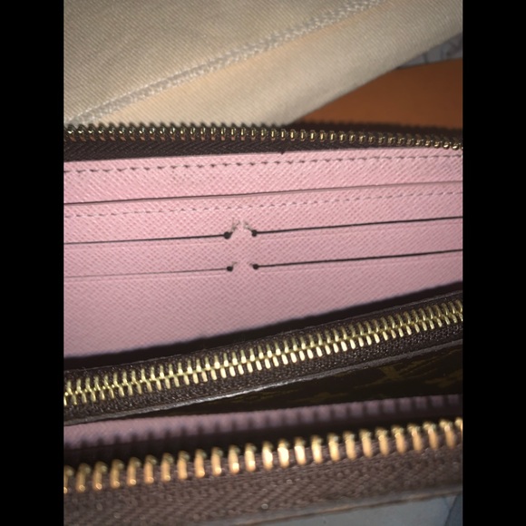 🩰Louis Vuitton Clemence Wallet 🩰 - Picture 4 of 10